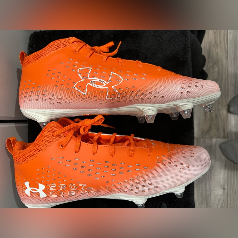 New! Under Armor size 16 Spotlight Lux MC 2.0 Orange Football Cleats NFL Trainer